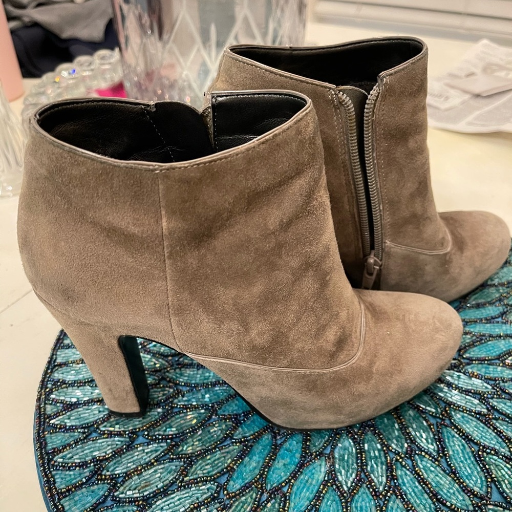 Nine West suede high heal ankle boot